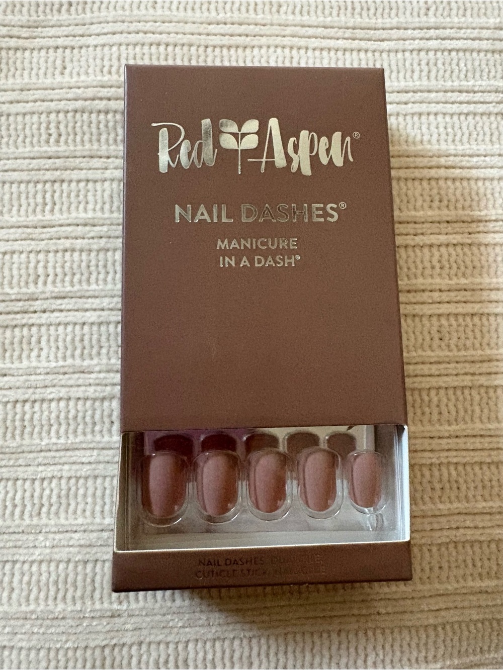 Red Aspen Nail Dashes Press-On Nails in Light Brown Marciamallow